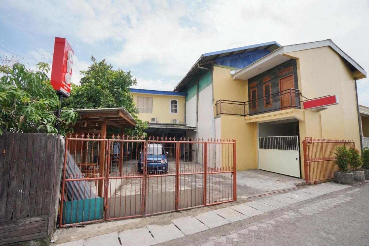 OYO 2656 Az Zahra Residence Syariah Surabaya Bagian luar foto
