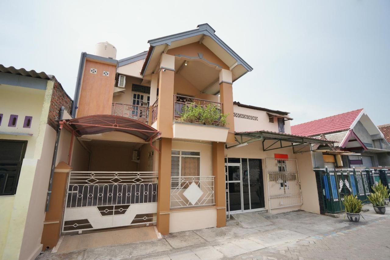 OYO 2656 Az Zahra Residence Syariah Surabaya Bagian luar foto