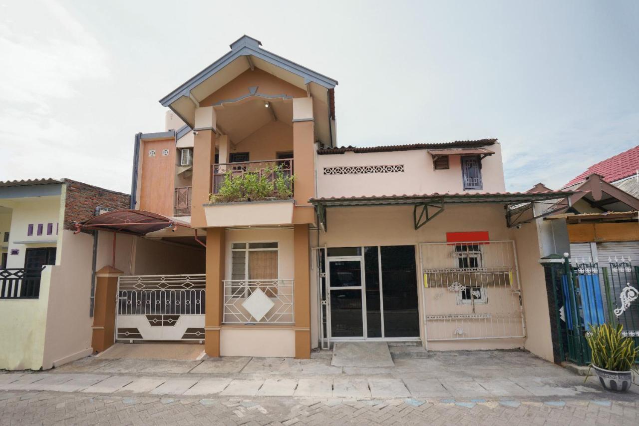 OYO 2656 Az Zahra Residence Syariah Surabaya Bagian luar foto