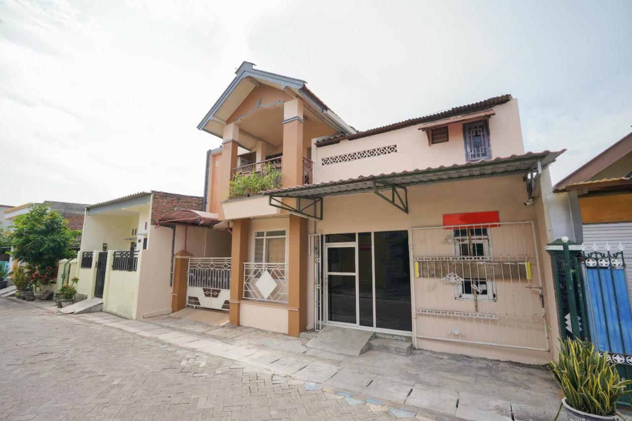OYO 2656 Az Zahra Residence Syariah Surabaya Bagian luar foto